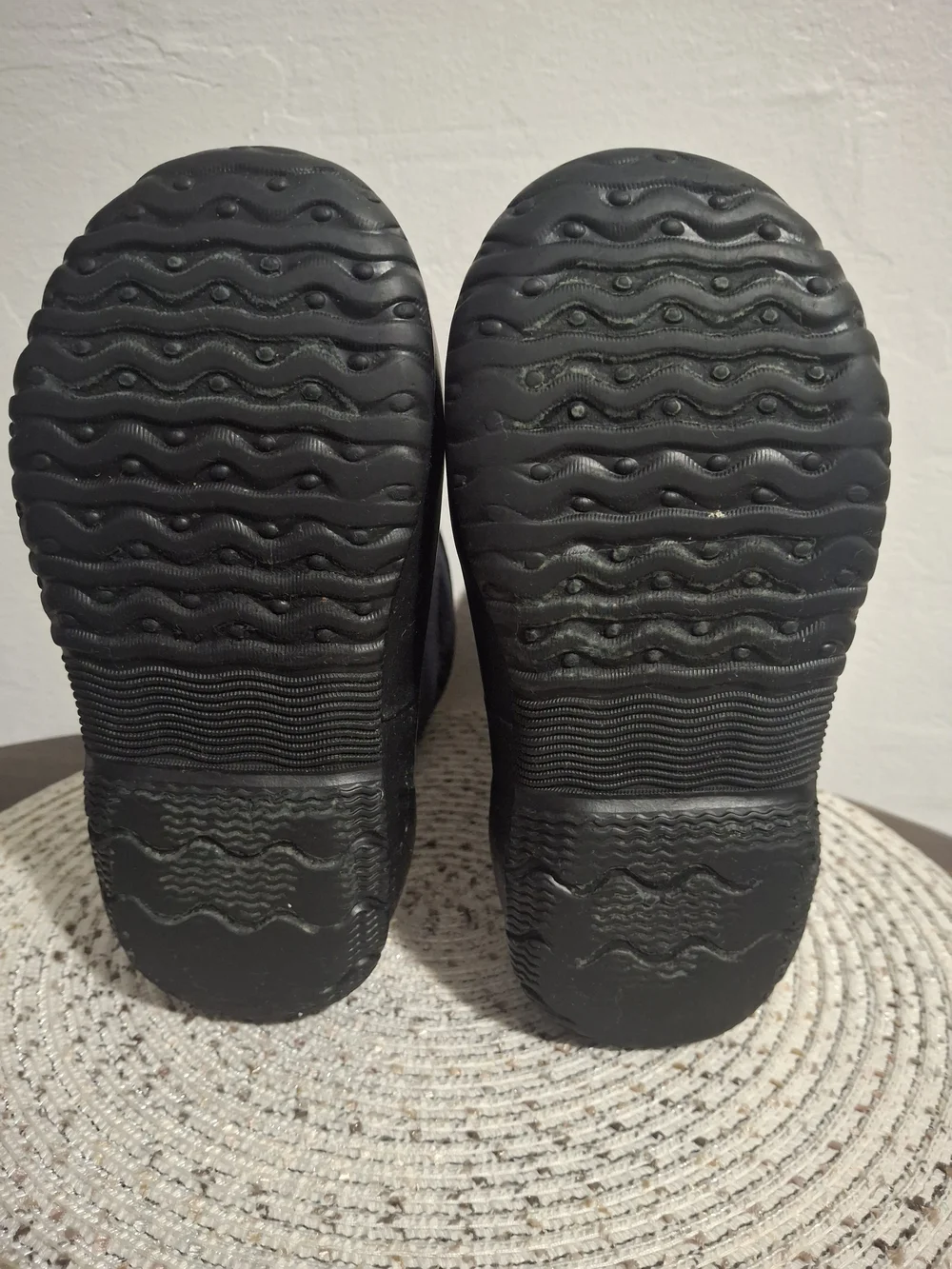 Bogs Classic Black Kids Rain & Snow Boots Size 2.